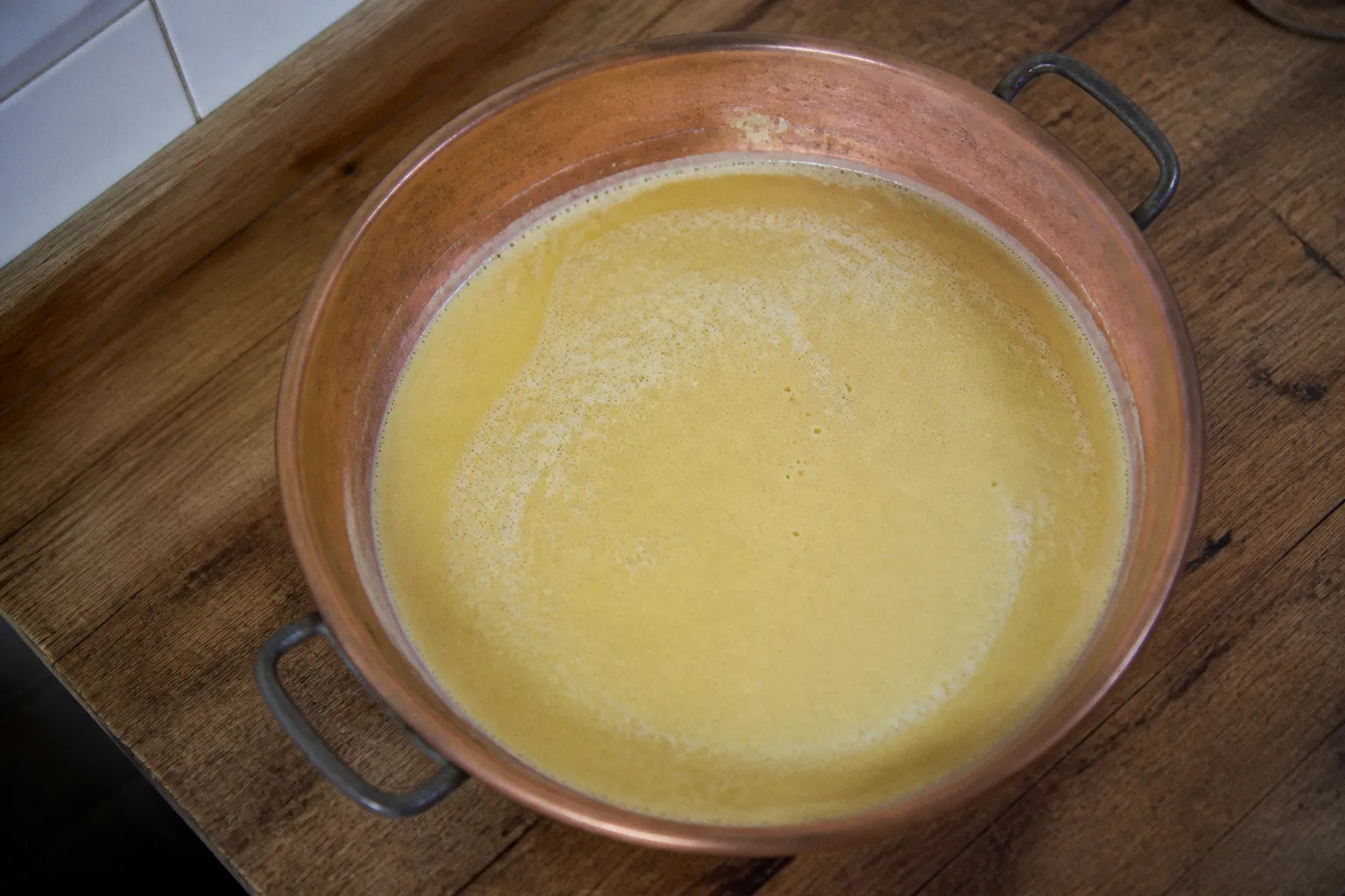 Farinata di ceci: perché il riposo della pastella è decisivo