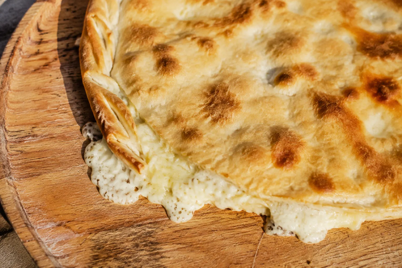 Focaccia di Recco: perché il formaggio cola fuori